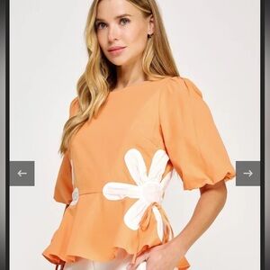 Strut & Bolt Daniella Top in Tangerine Daisies Women’s Size S Small